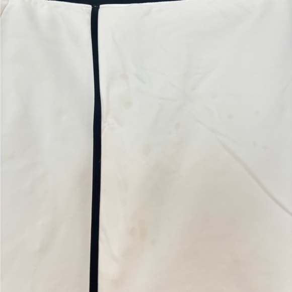 Alo Airbrush White and Black Two-Piece Set - Picture 13 of 13